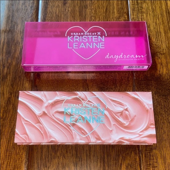 ⚠️SOLD⚠️ Urban Decay Palette - Picture 2 of 3